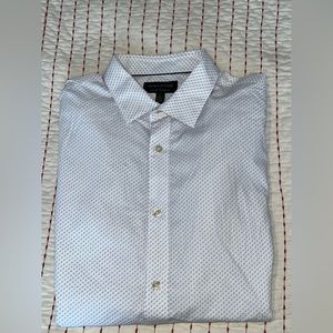 Banana Republic Non-Iron Standard Fit Dress Shirt Men’s Large: 16-16.5 34-35